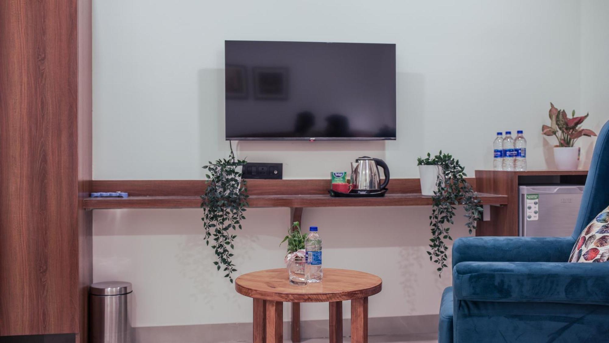 Radhe Suites Haiderabad Buitenkant foto