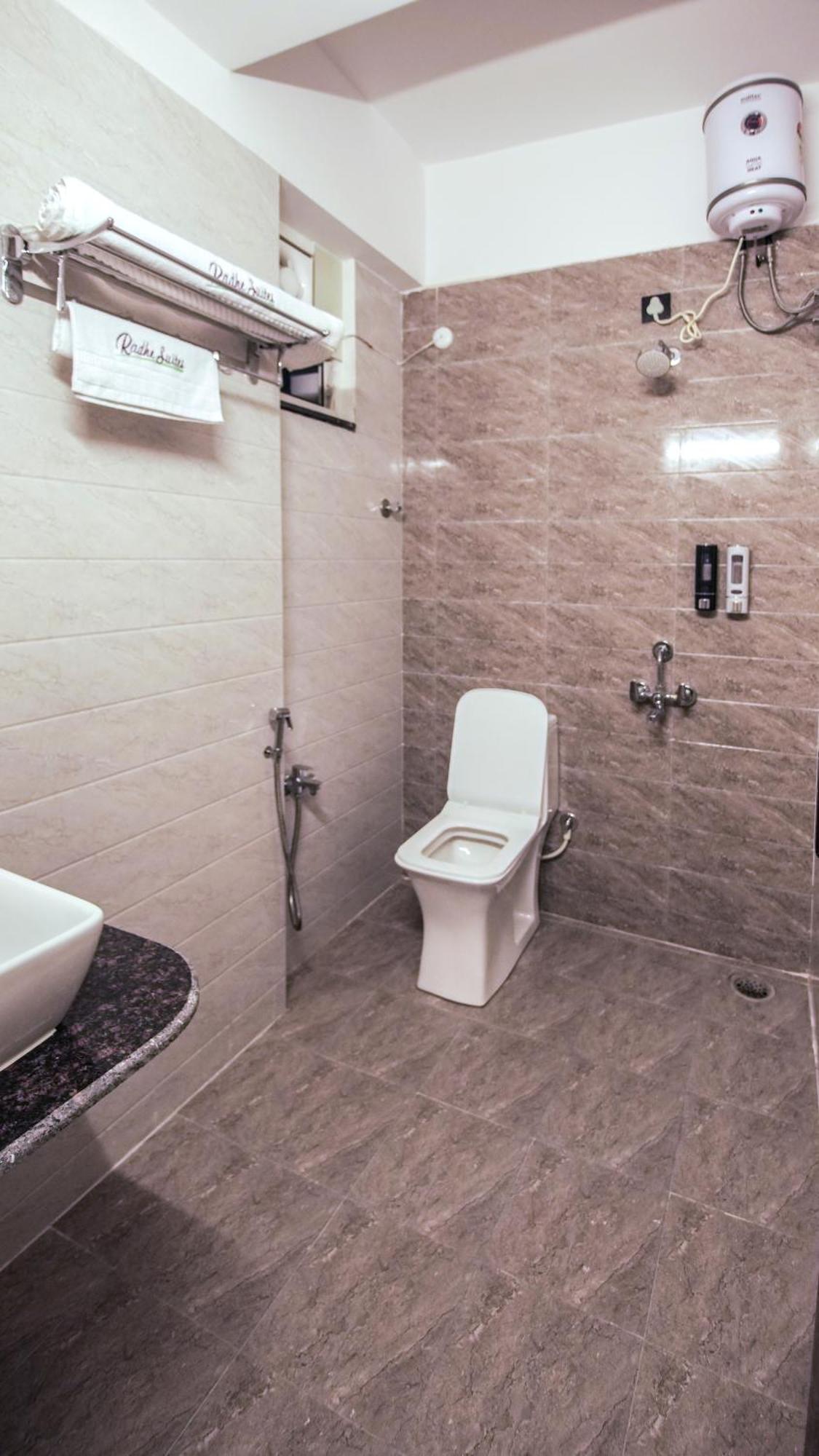 Radhe Suites Haiderabad Buitenkant foto