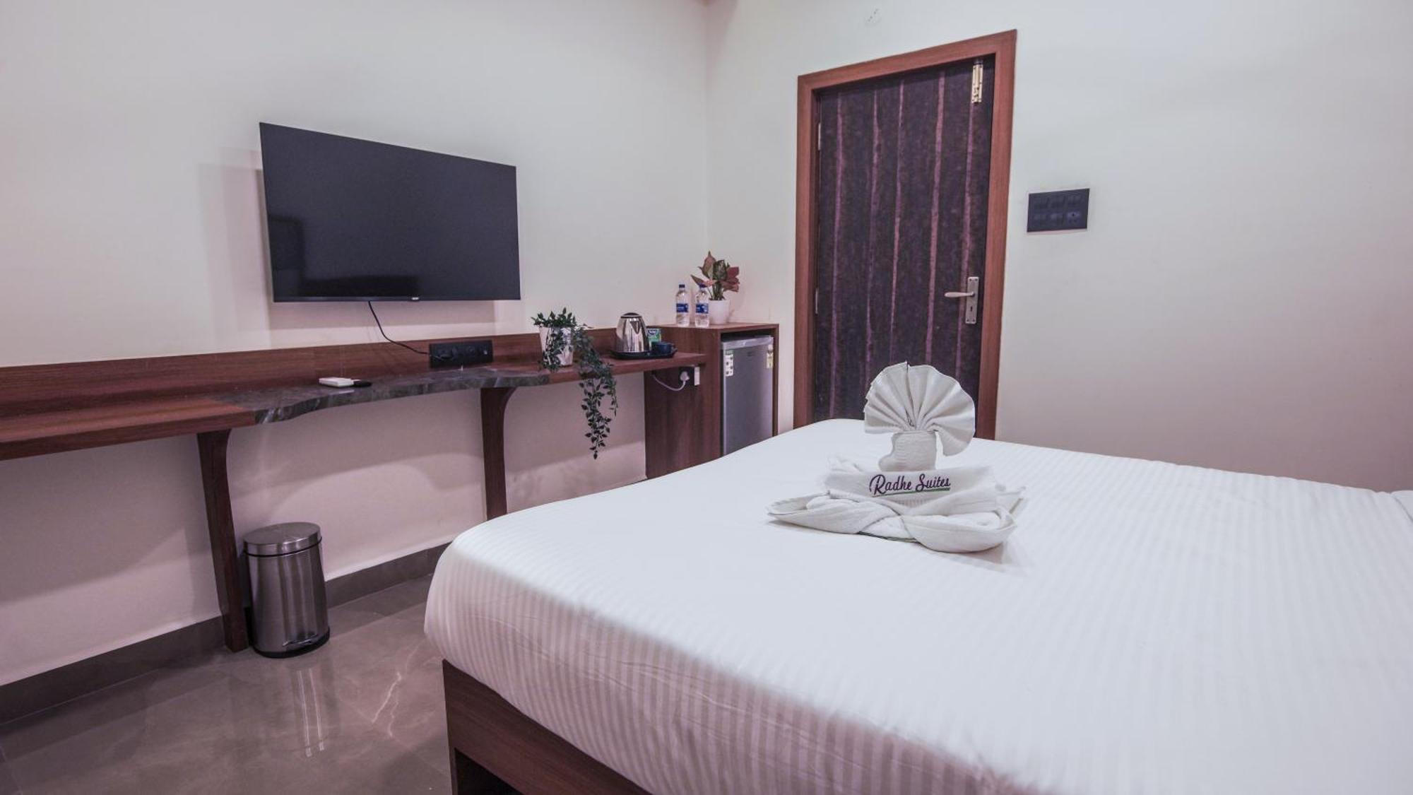 Radhe Suites Haiderabad Buitenkant foto