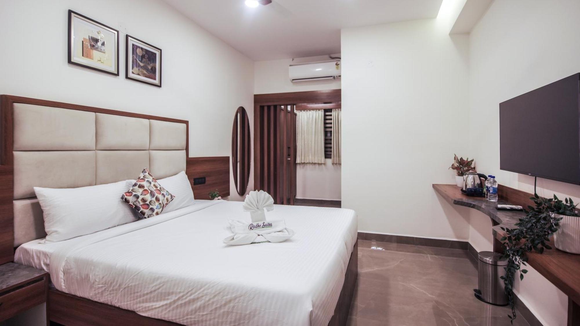 Radhe Suites Haiderabad Buitenkant foto