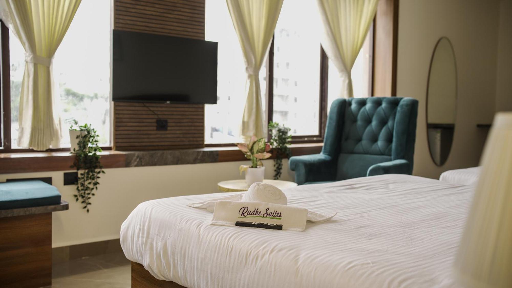 Radhe Suites Haiderabad Buitenkant foto