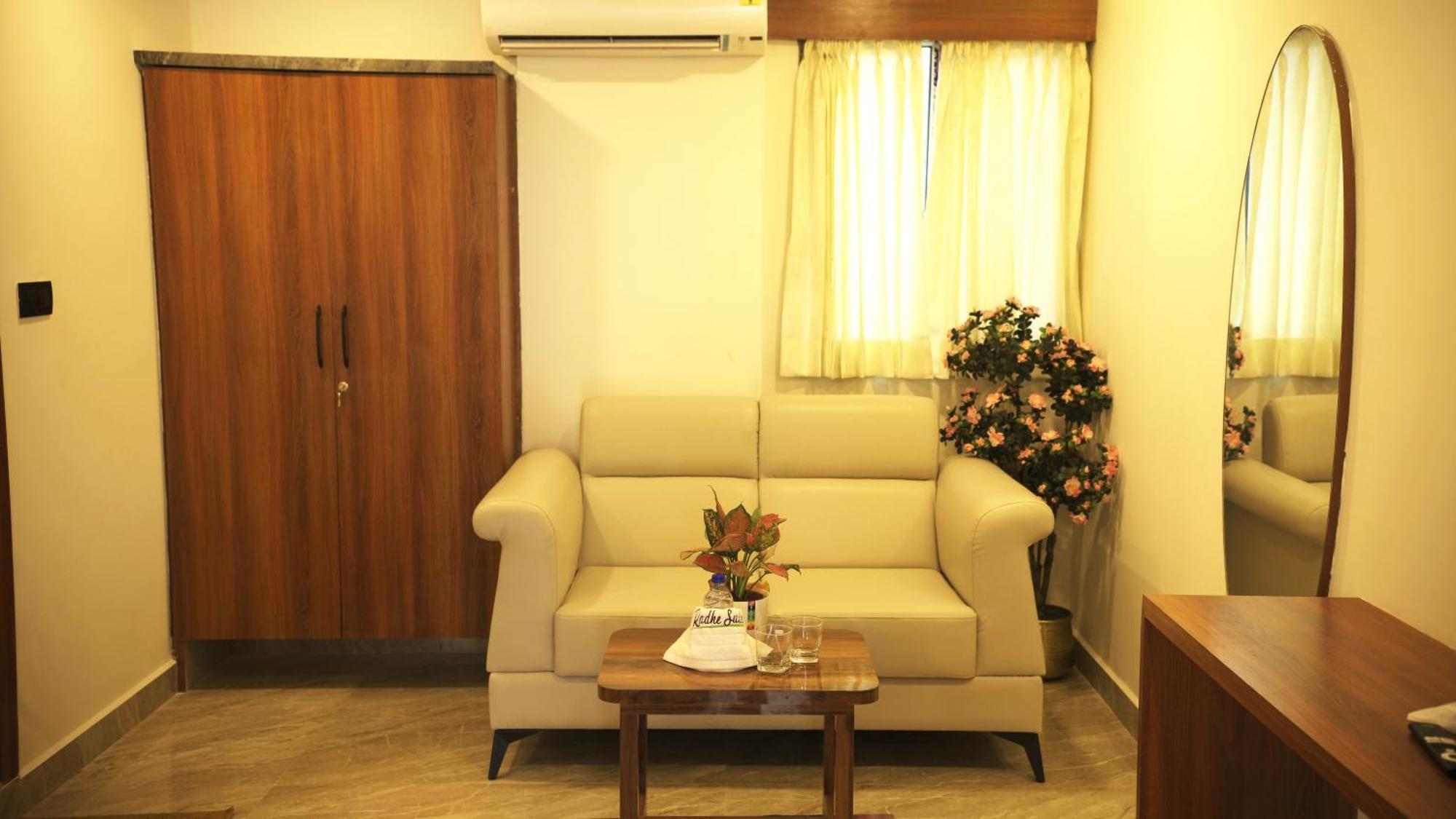 Radhe Suites Haiderabad Buitenkant foto