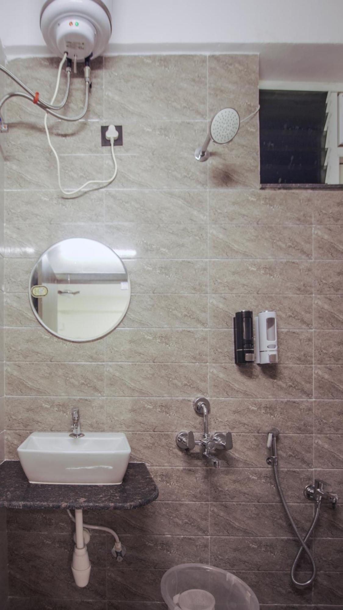 Radhe Suites Haiderabad Buitenkant foto