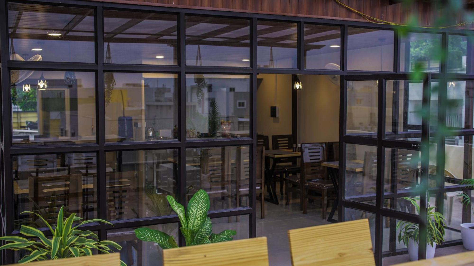 Radhe Suites Haiderabad Buitenkant foto